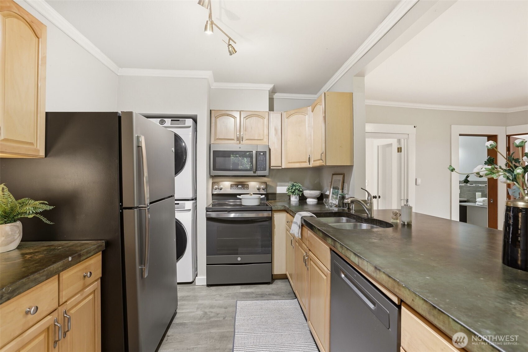 9732 59th Avenue S, Seattle, WA 98118