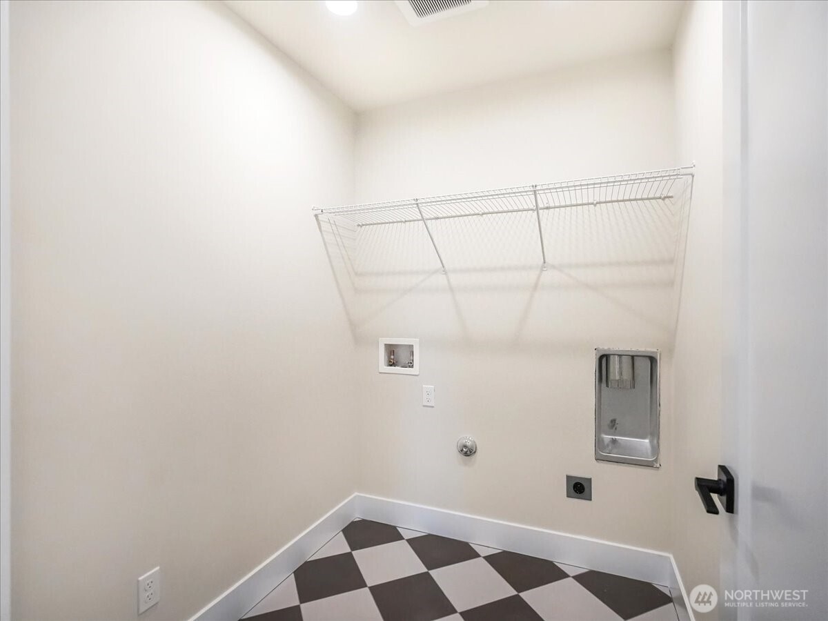 5701 Parker Road E, Sumner, WA 98390