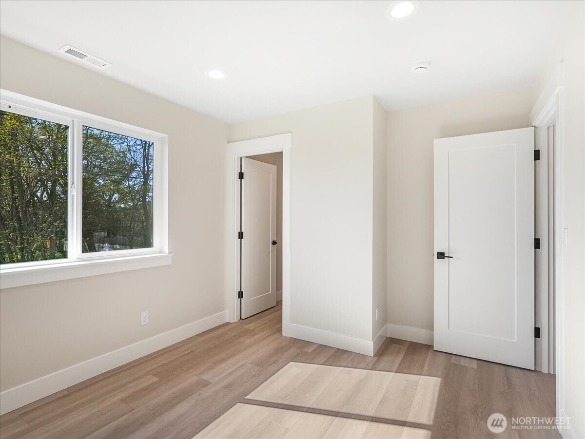 5701 Parker Road E, Sumner, WA 98390