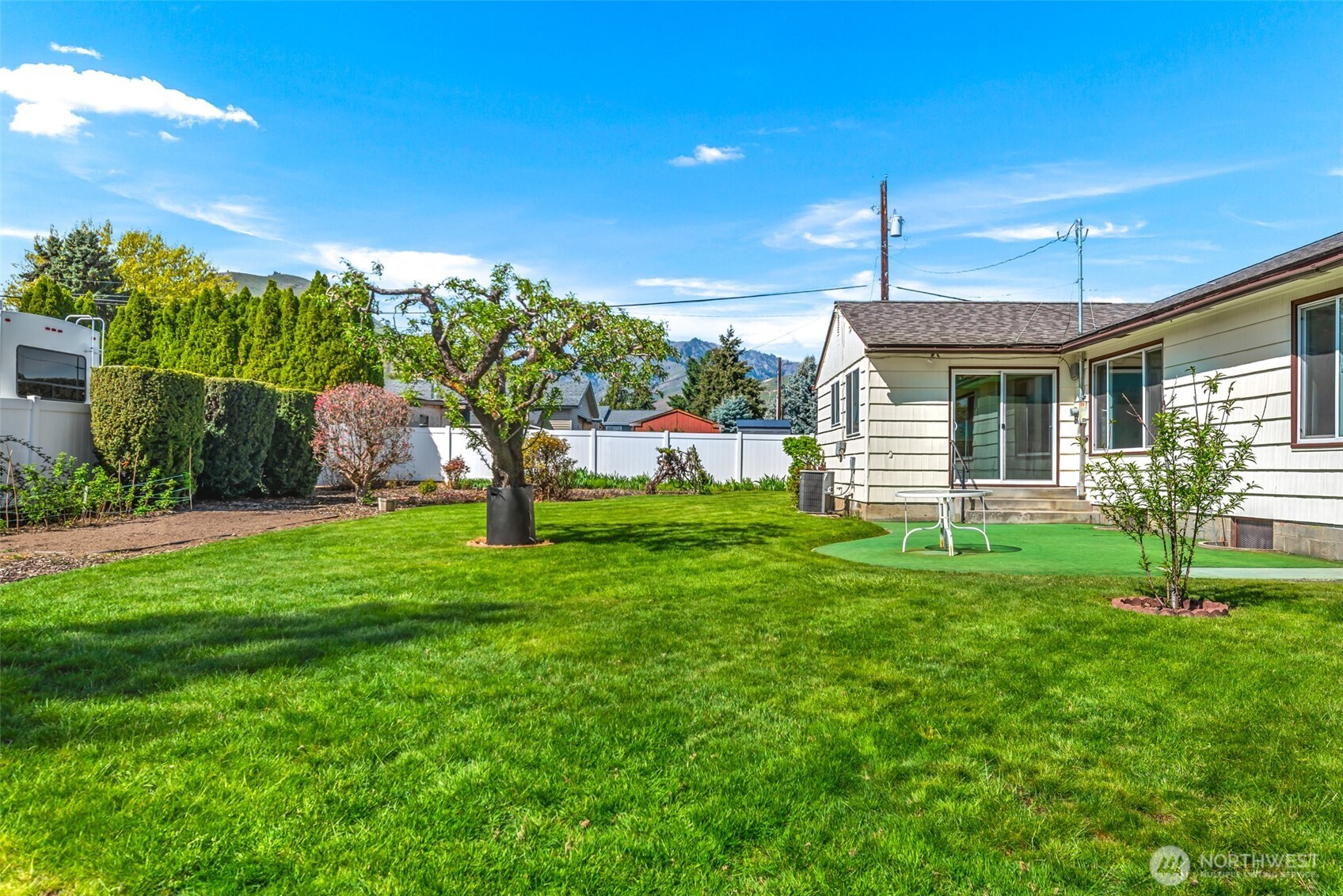 1427 2nd Street , Wenatchee, WA 98801