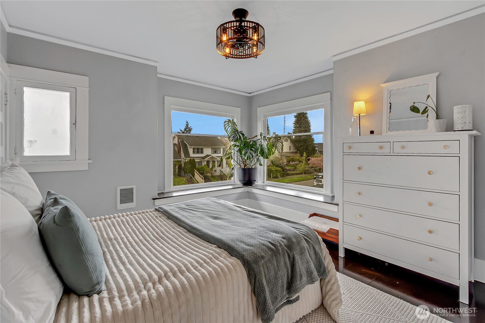 926 S Ainsworth Avenue , Tacoma, WA 98405-3349