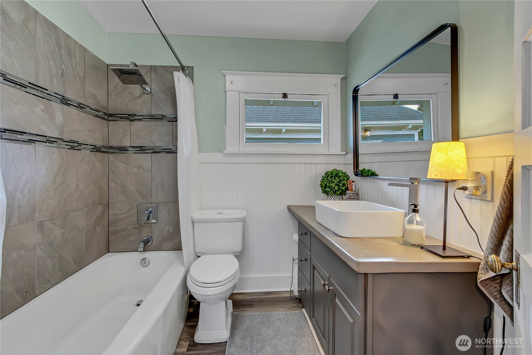 926 S Ainsworth Avenue , Tacoma, WA 98405-3349