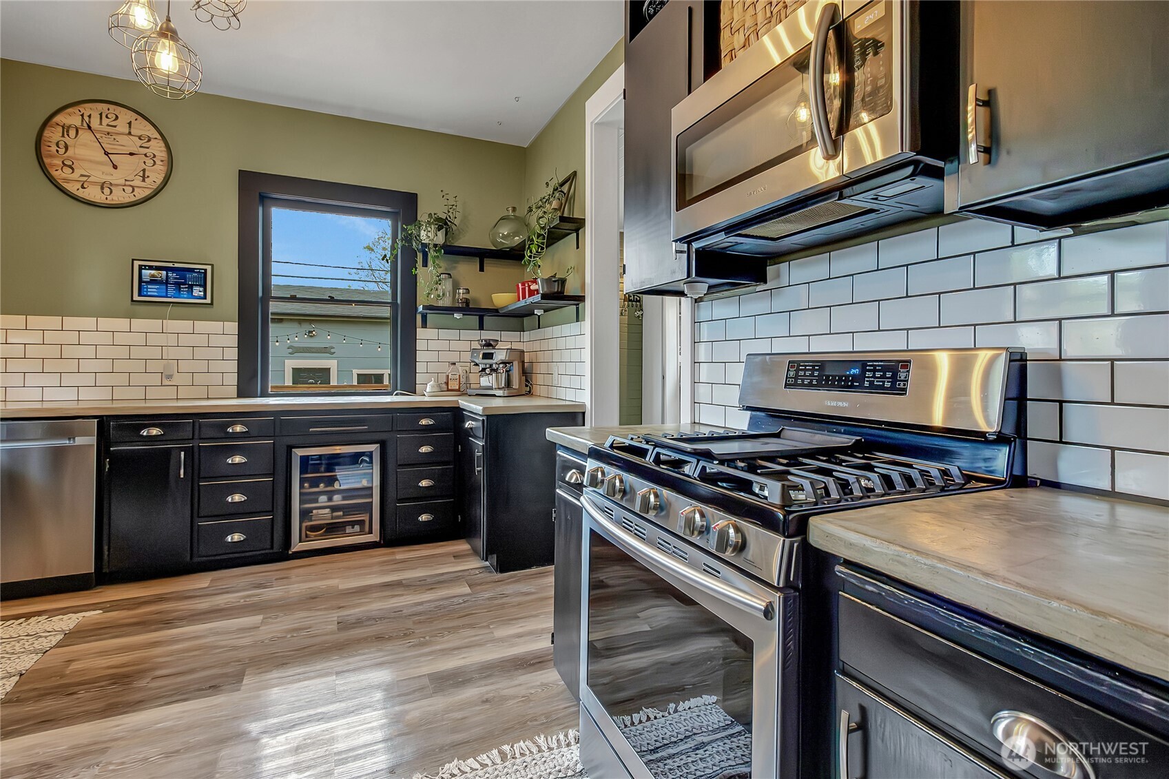 926 S Ainsworth Avenue , Tacoma, WA 98405-3349