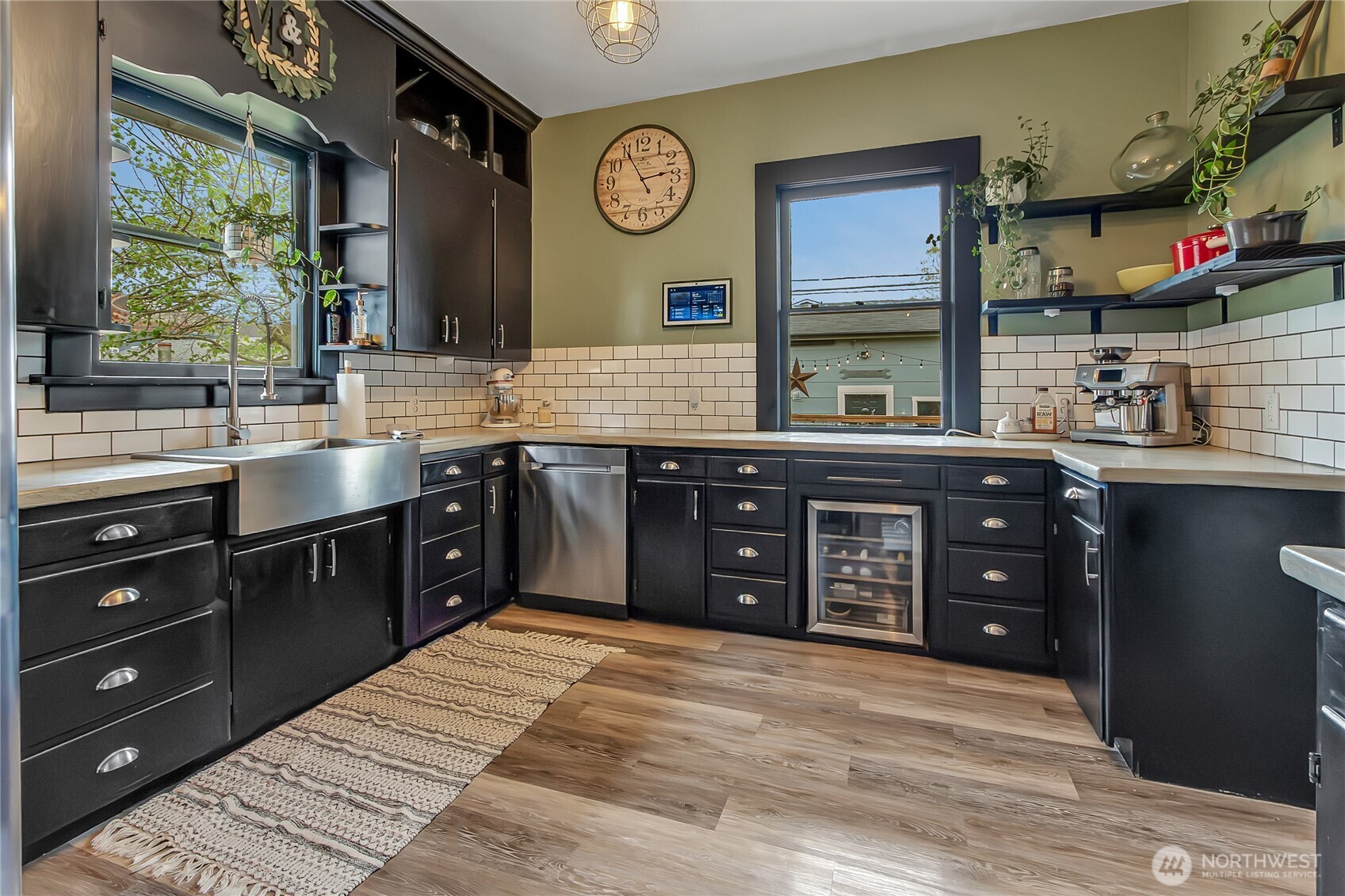926 S Ainsworth Avenue , Tacoma, WA 98405-3349