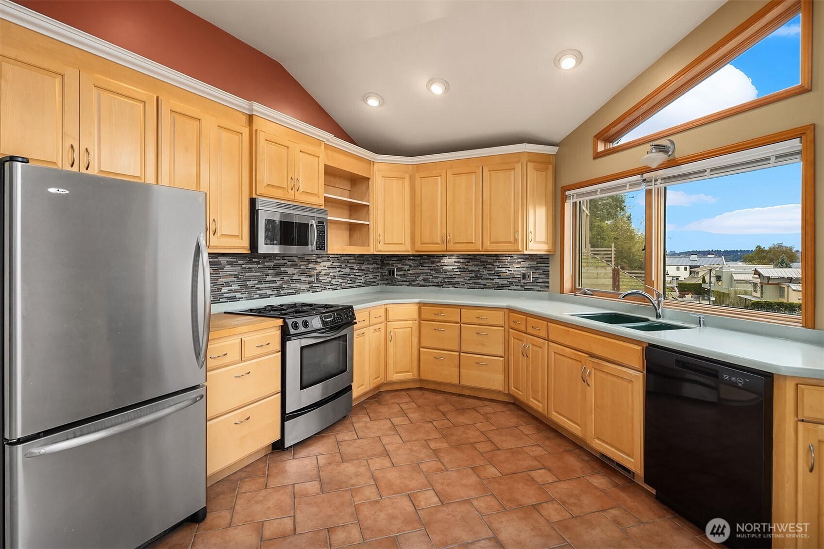 557 5th Avenue W, Kirkland, WA 98033