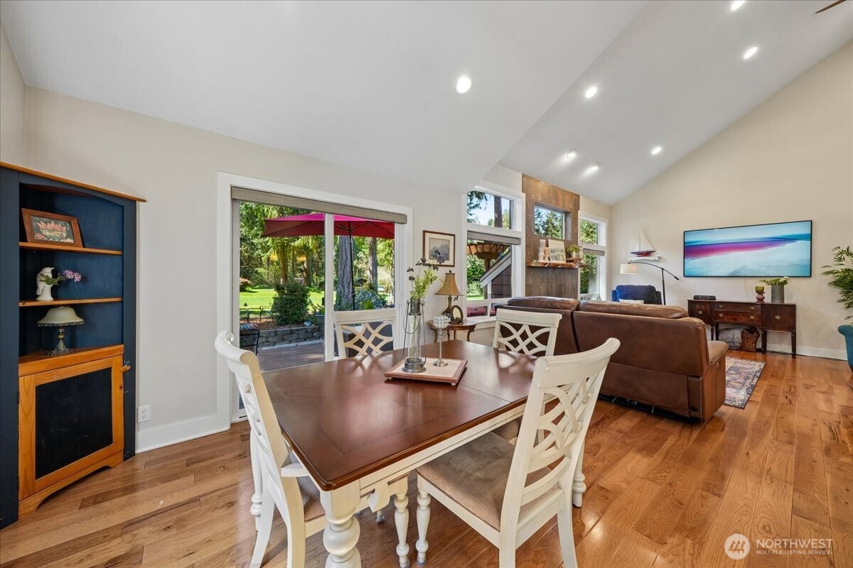 10804 Pioneer Drive , Anderson Island, WA 98303
