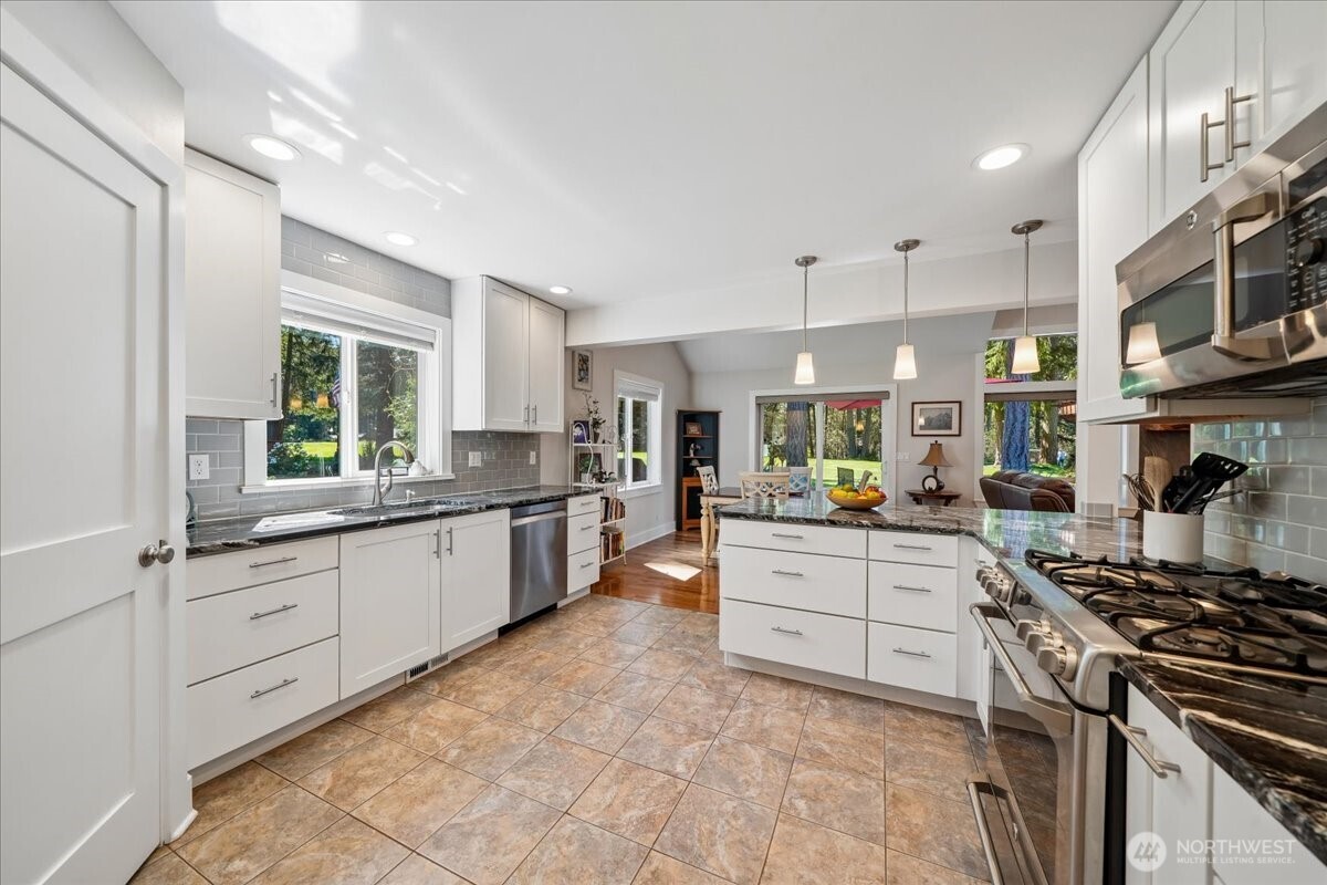 10804 Pioneer Drive , Anderson Island, WA 98303
