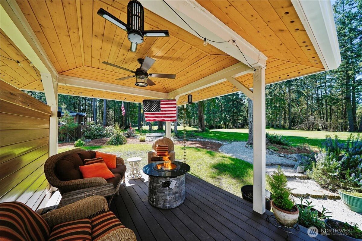 10804 Pioneer Drive , Anderson Island, WA 98303