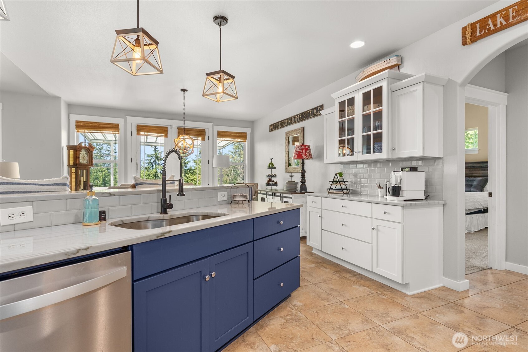 341 W Reeves Hill Drive , Shelton, WA 98584