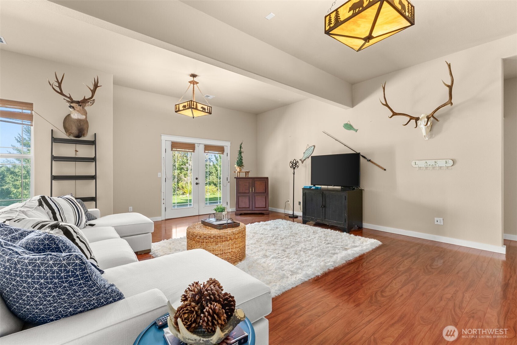 341 W Reeves Hill Drive , Shelton, WA 98584