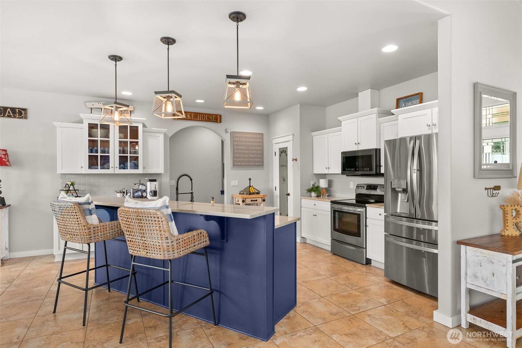 341 W Reeves Hill Drive , Shelton, WA 98584