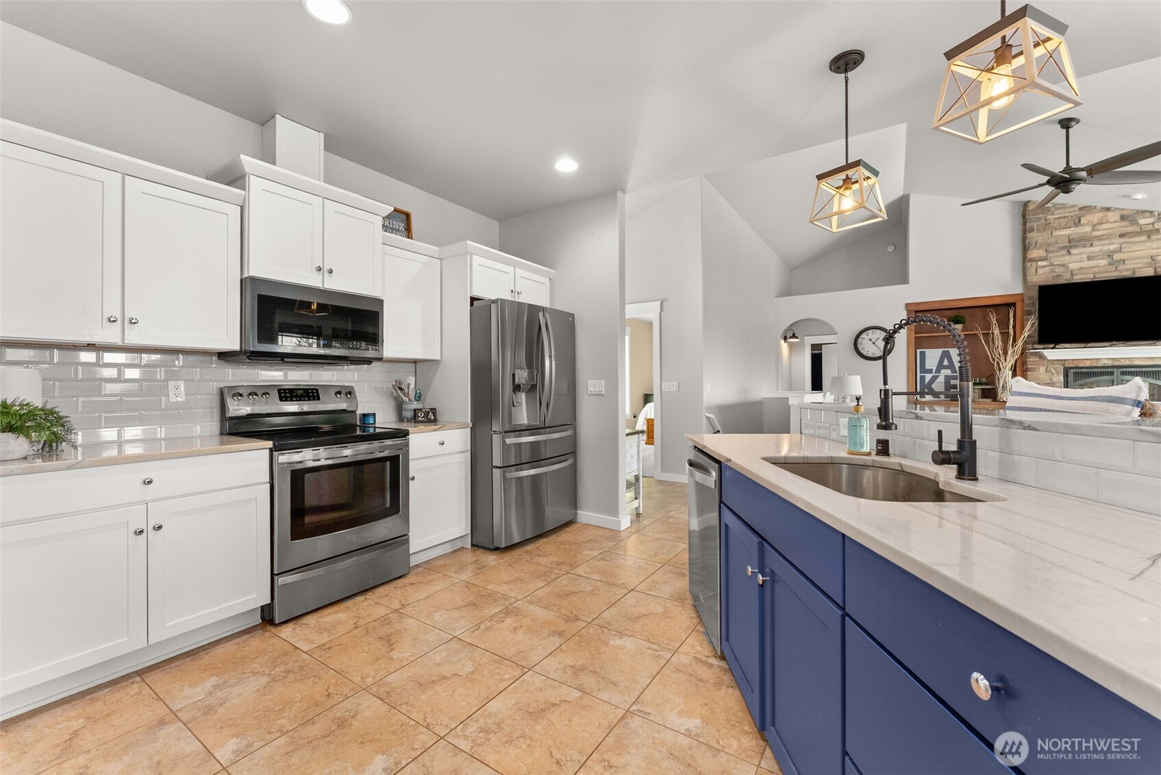 341 W Reeves Hill Drive , Shelton, WA 98584