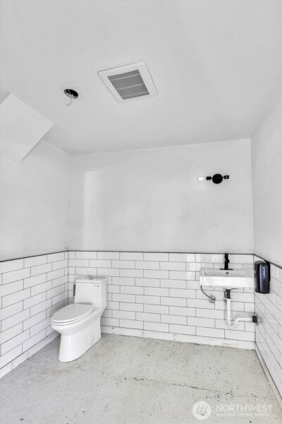 9808 17th Avenue SW, Seattle, WA 98106 - Photo 11