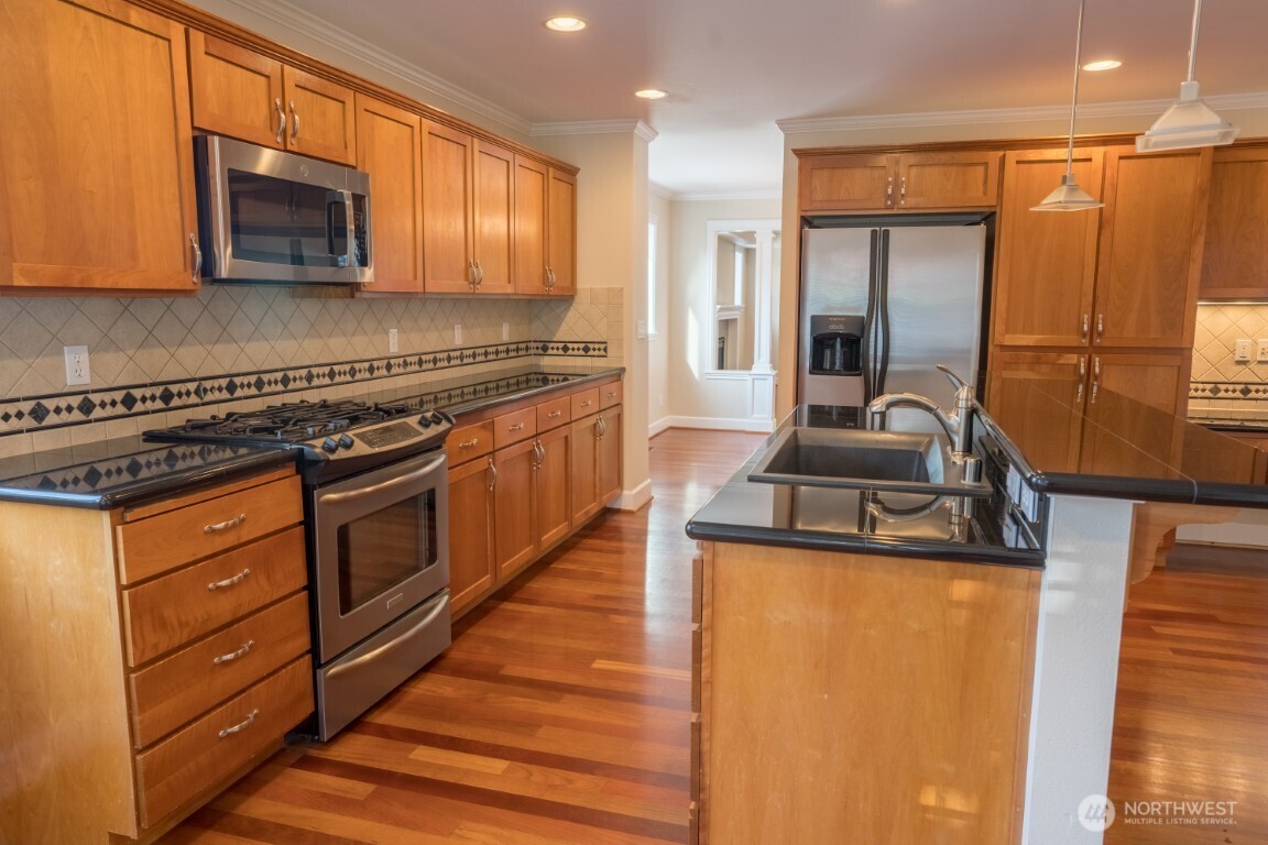 4621 34th Avenue W, Seattle, WA 98199