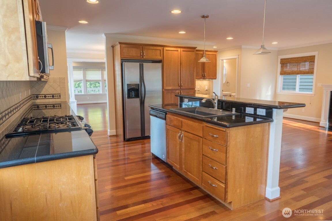4621 34th Avenue W, Seattle, WA 98199