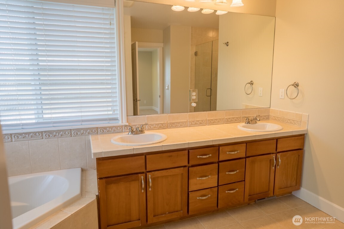 4621 34th Avenue W, Seattle, WA 98199