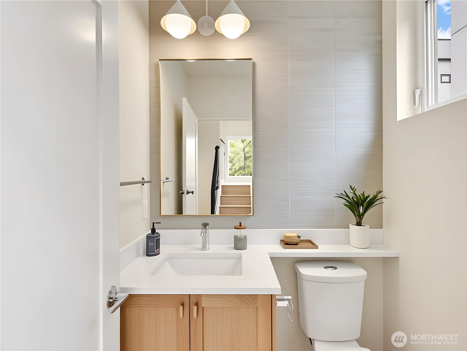 1412 A N 47th Street , Seattle, WA 98103