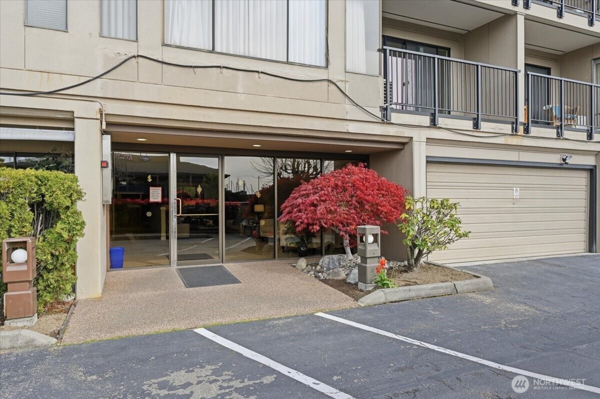601 S 227th Street #202S, Des Moines, WA 98198