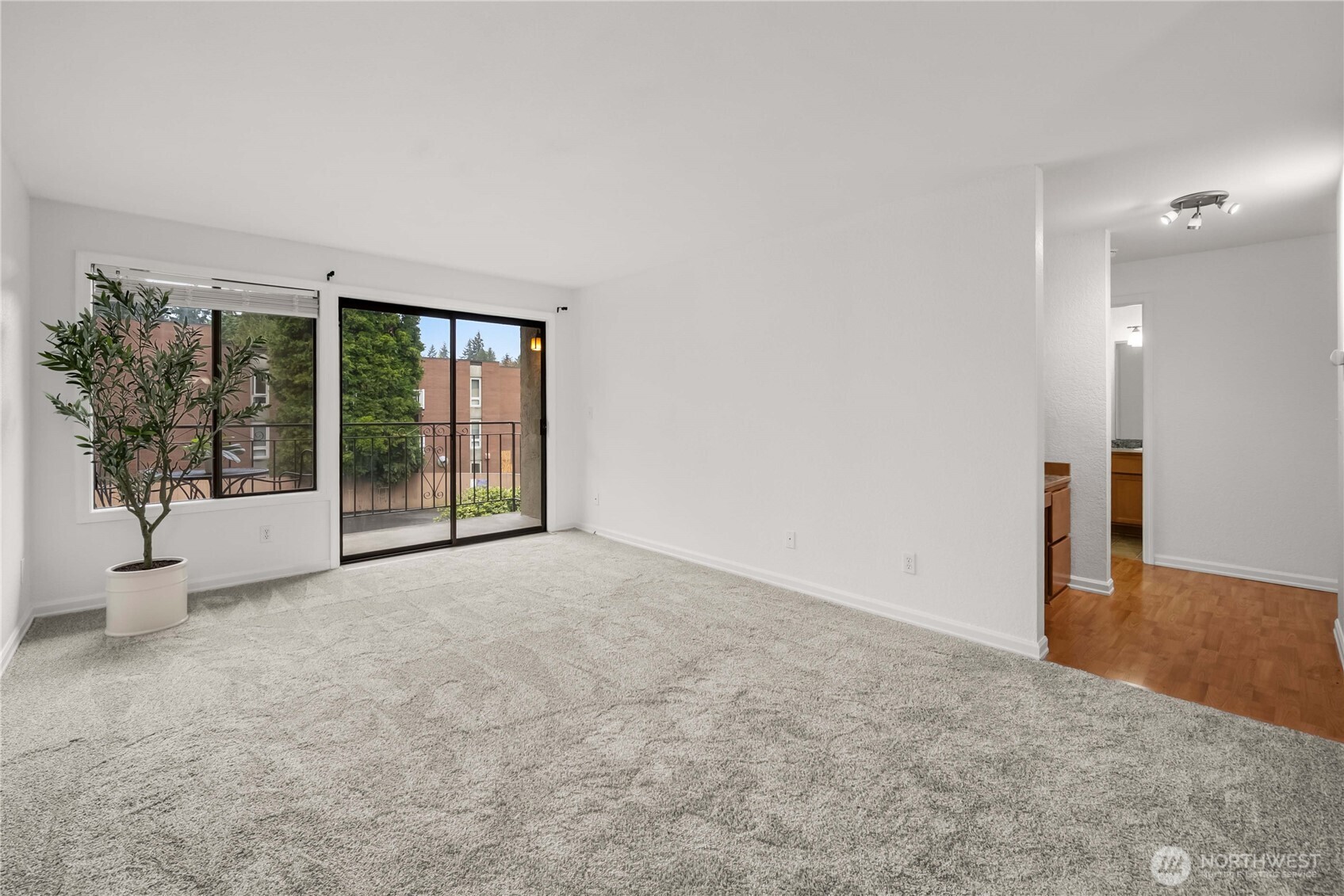 750 N 143rd Street #212, Seattle, WA 98133
