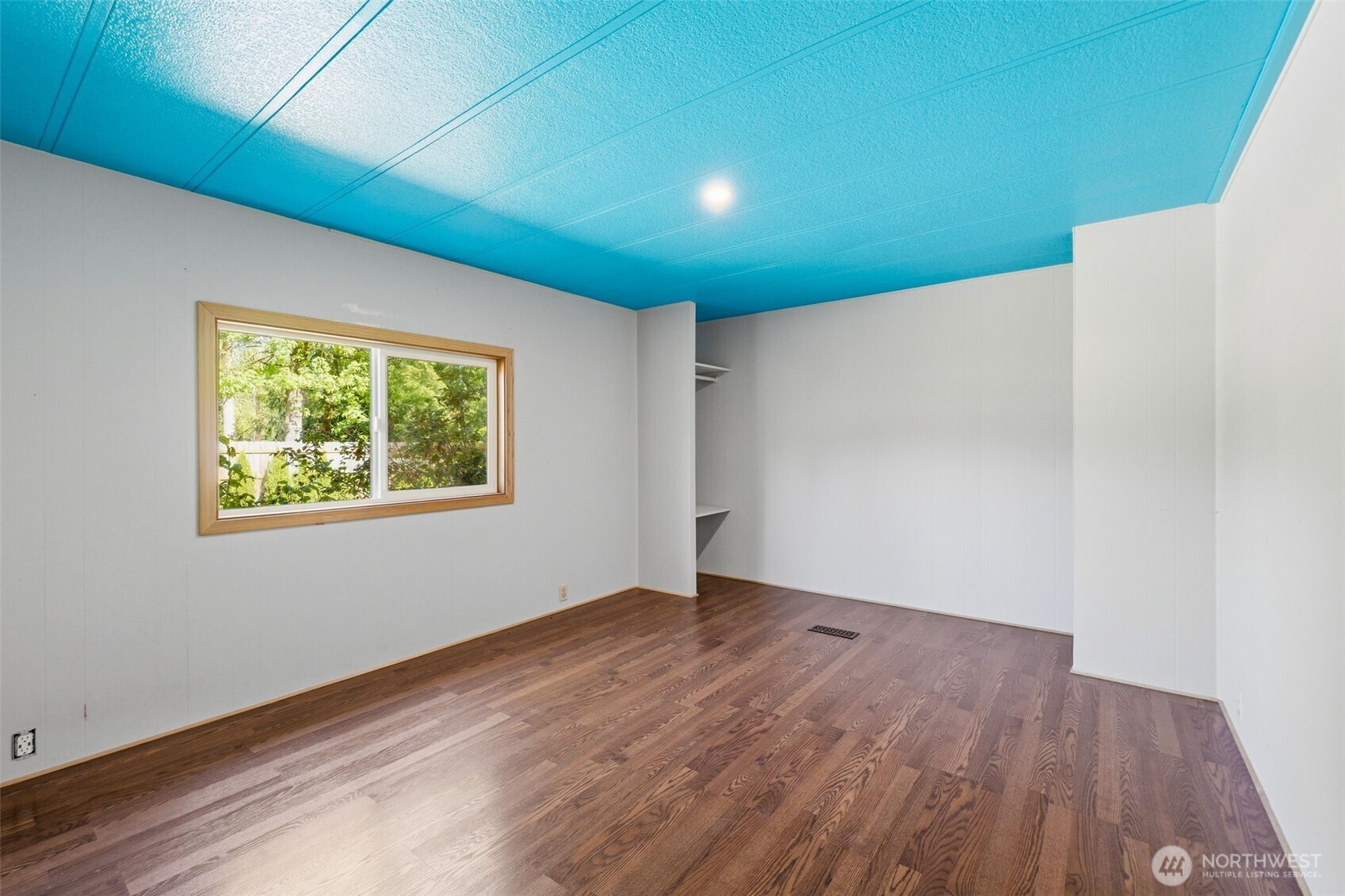 31061 W Lake Morton Drive SE, Kent, WA 98042