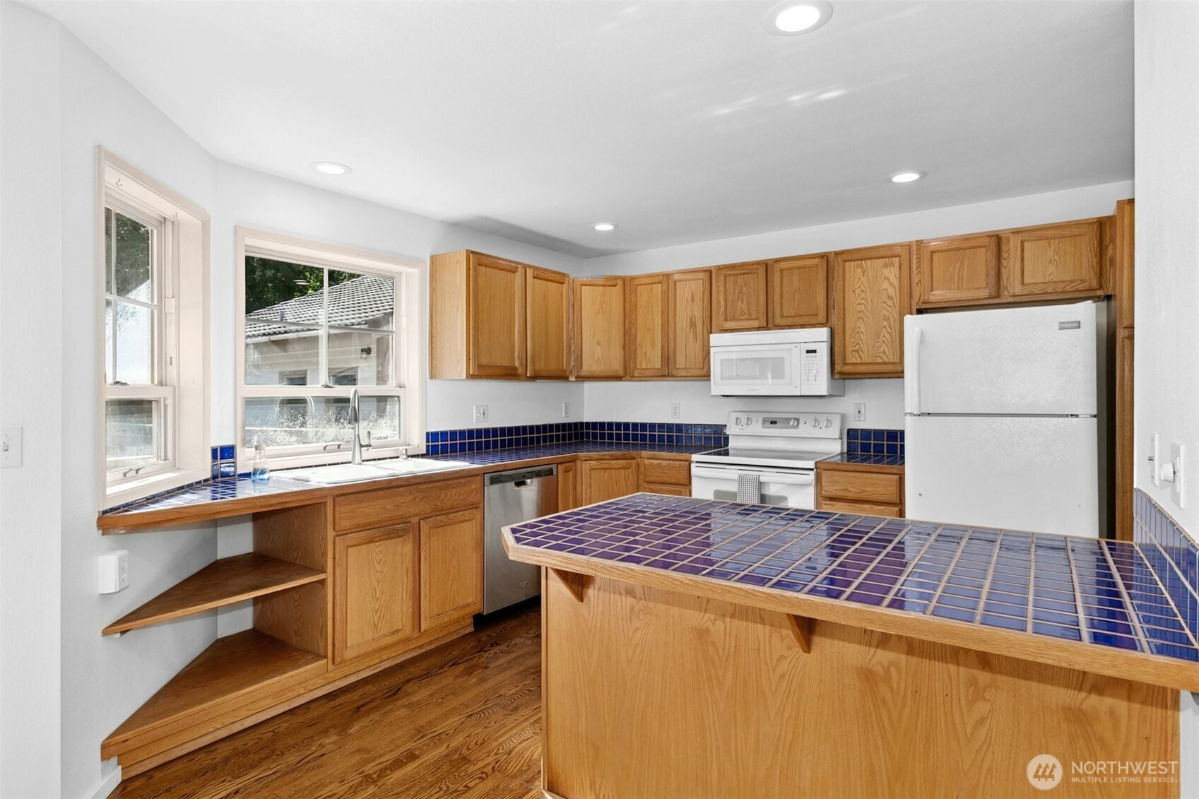 18901 61 Avenue NE, Kenmore, WA 98028
