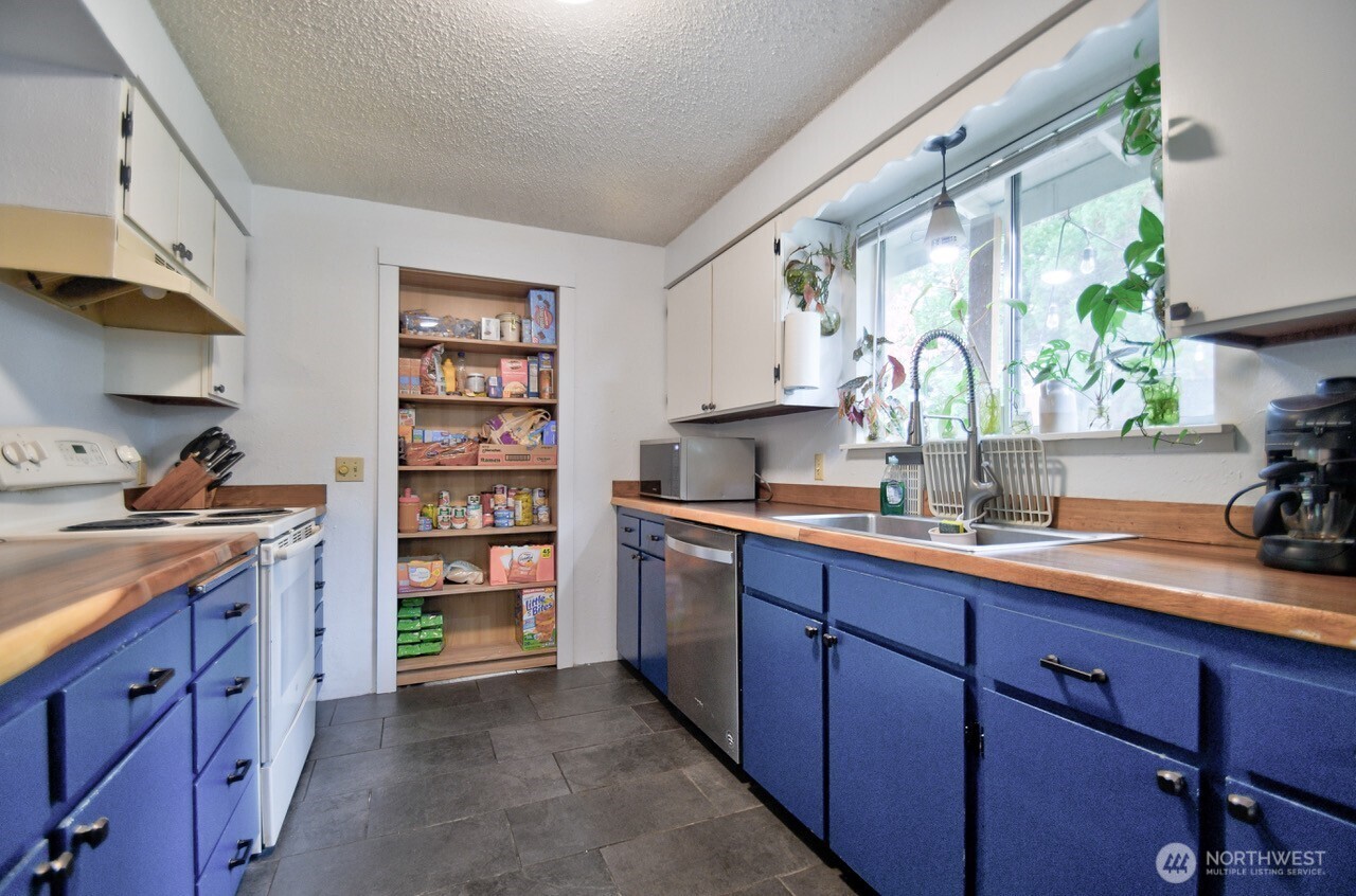 8548 178th Avenue SW, Rochester, WA 98579