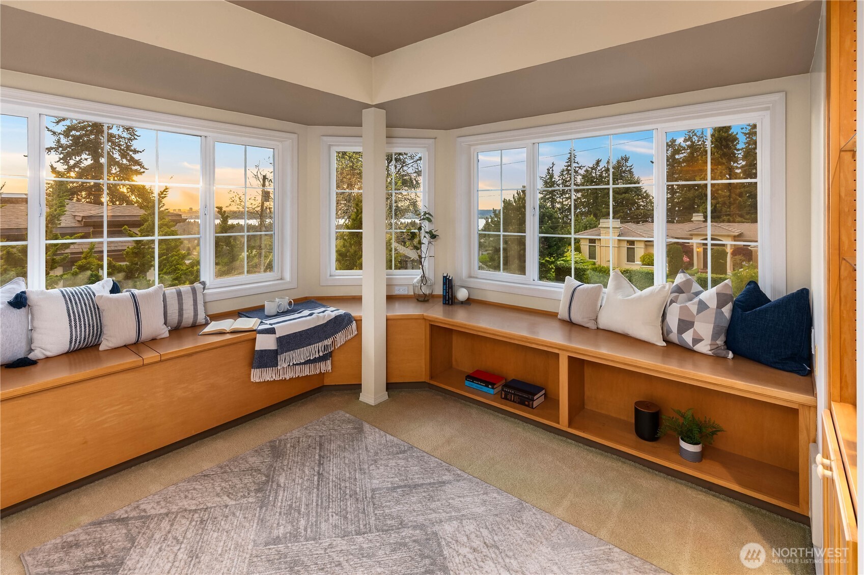 9633 NE 28th Street , Clyde Hill, WA 98004