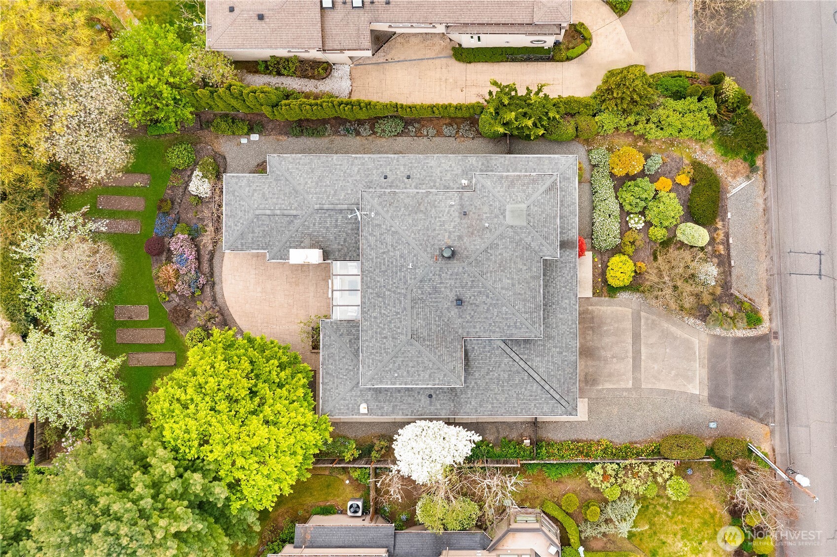 9633 NE 28th Street , Clyde Hill, WA 98004