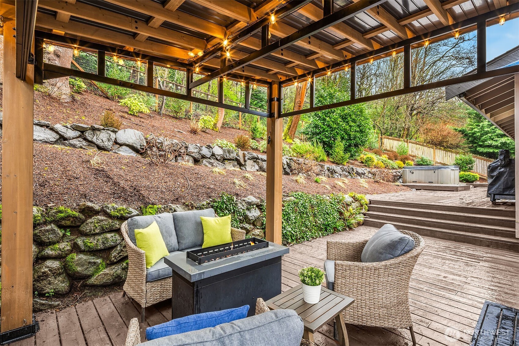 6700 81st Avenue SE, Mercer Island, WA 98040
