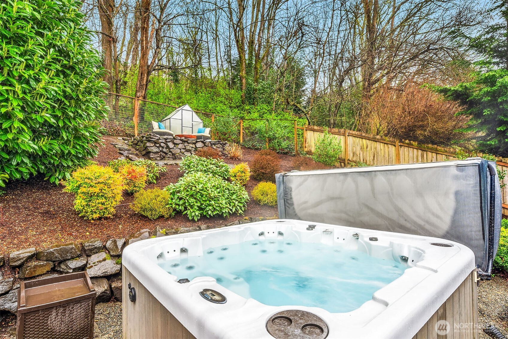 6700 81st Avenue SE, Mercer Island, WA 98040
