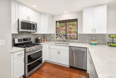 6700 81st Avenue SE, Mercer Island, WA 98040 - Photo 6