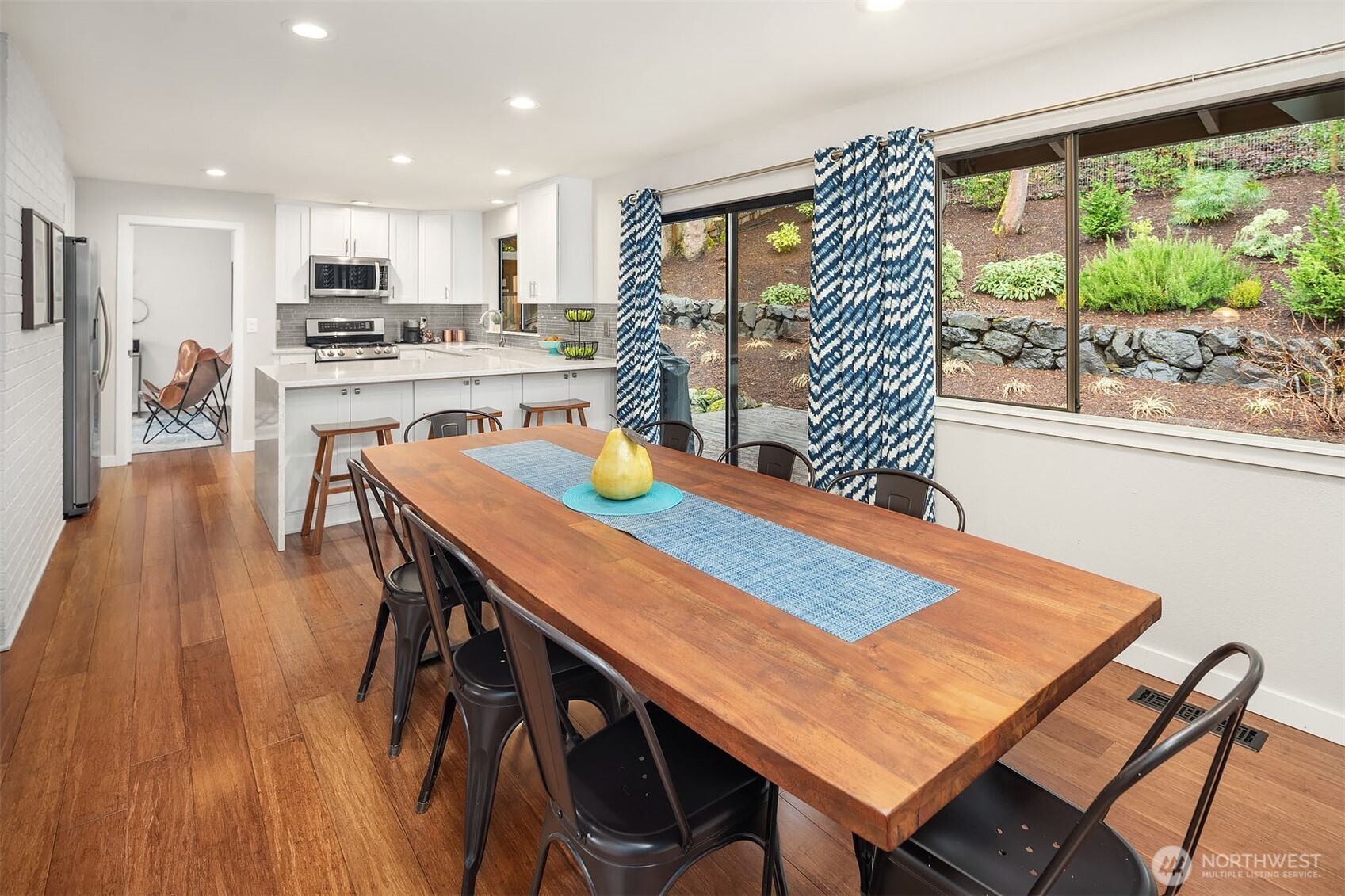 6700 81st Avenue SE, Mercer Island, WA 98040