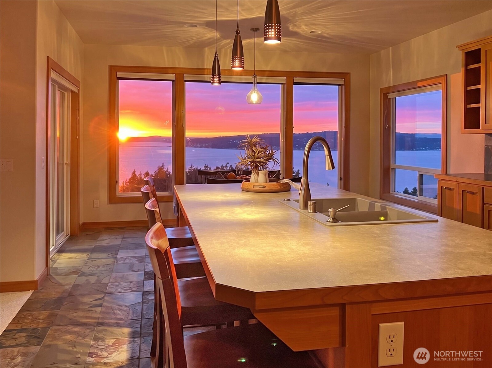 1081 Morgan Way , Camano Island, WA 98282