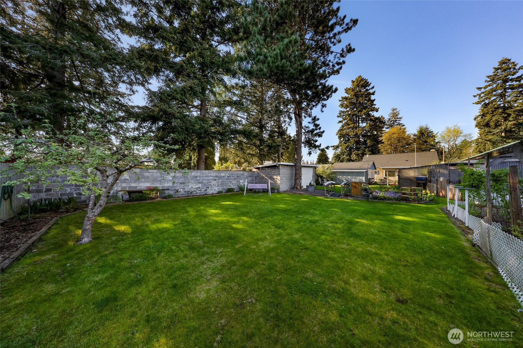 2715 Cedarwood Avenue , Bellingham, WA 98225
