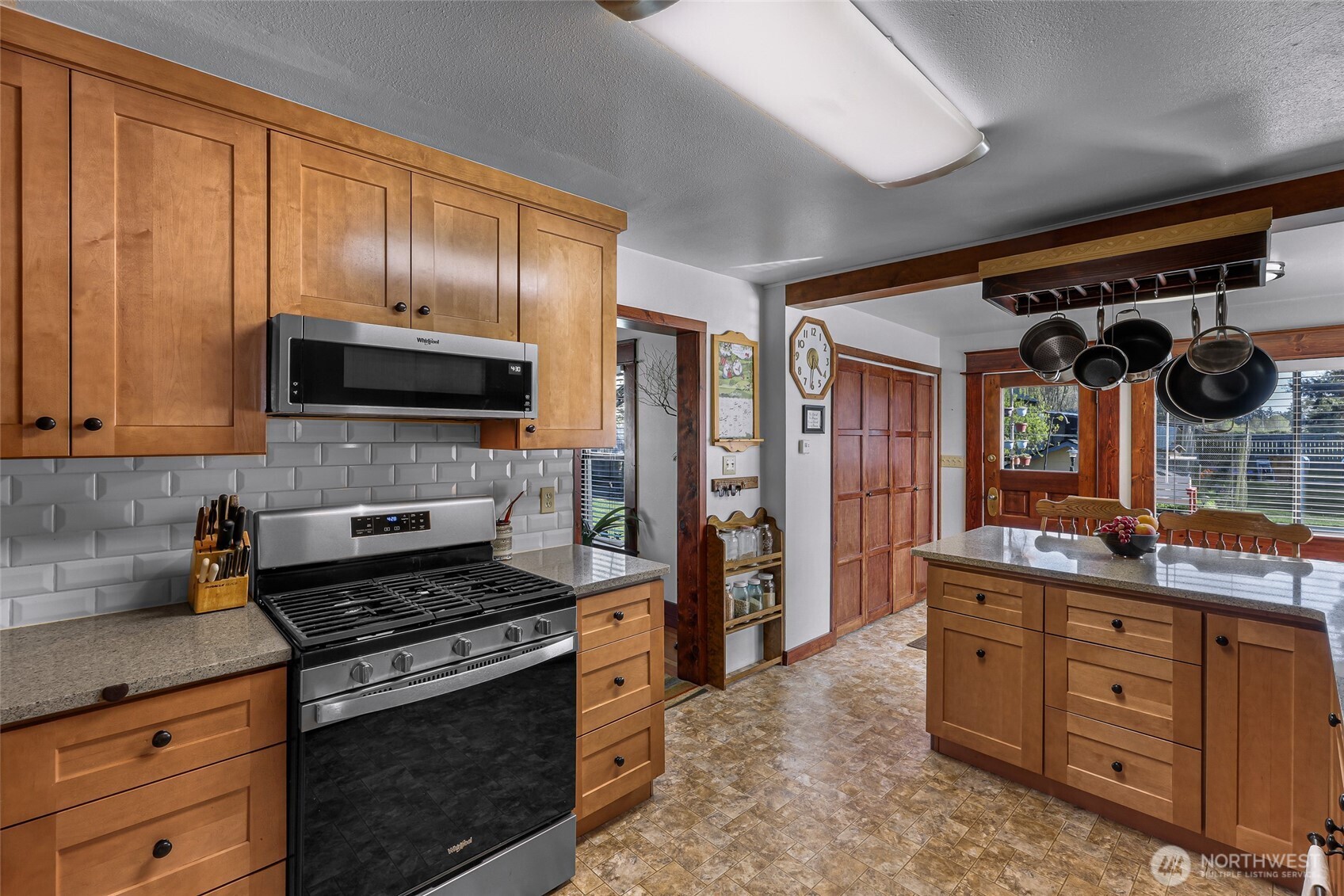 2715 Cedarwood Avenue , Bellingham, WA 98225