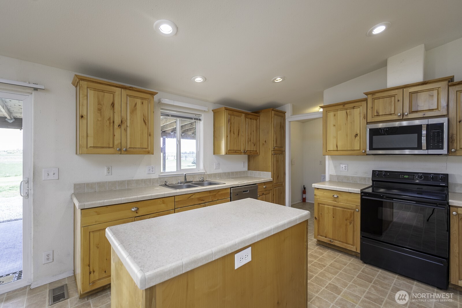 19373 Division Road NW, Soap Lake, WA 98851