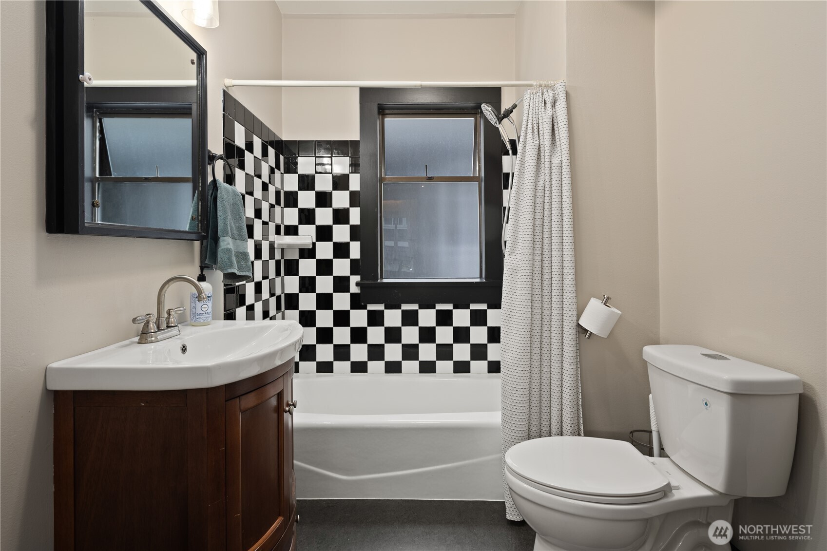 4306 Burke Avenue N, Seattle, WA 98103