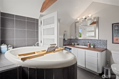 4306 Burke Avenue N, Seattle, WA 98103 - Photo 30