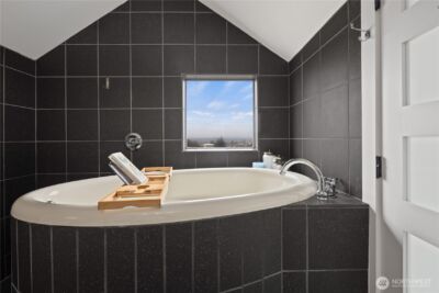 4306 Burke Avenue N, Seattle, WA 98103 - Photo 32