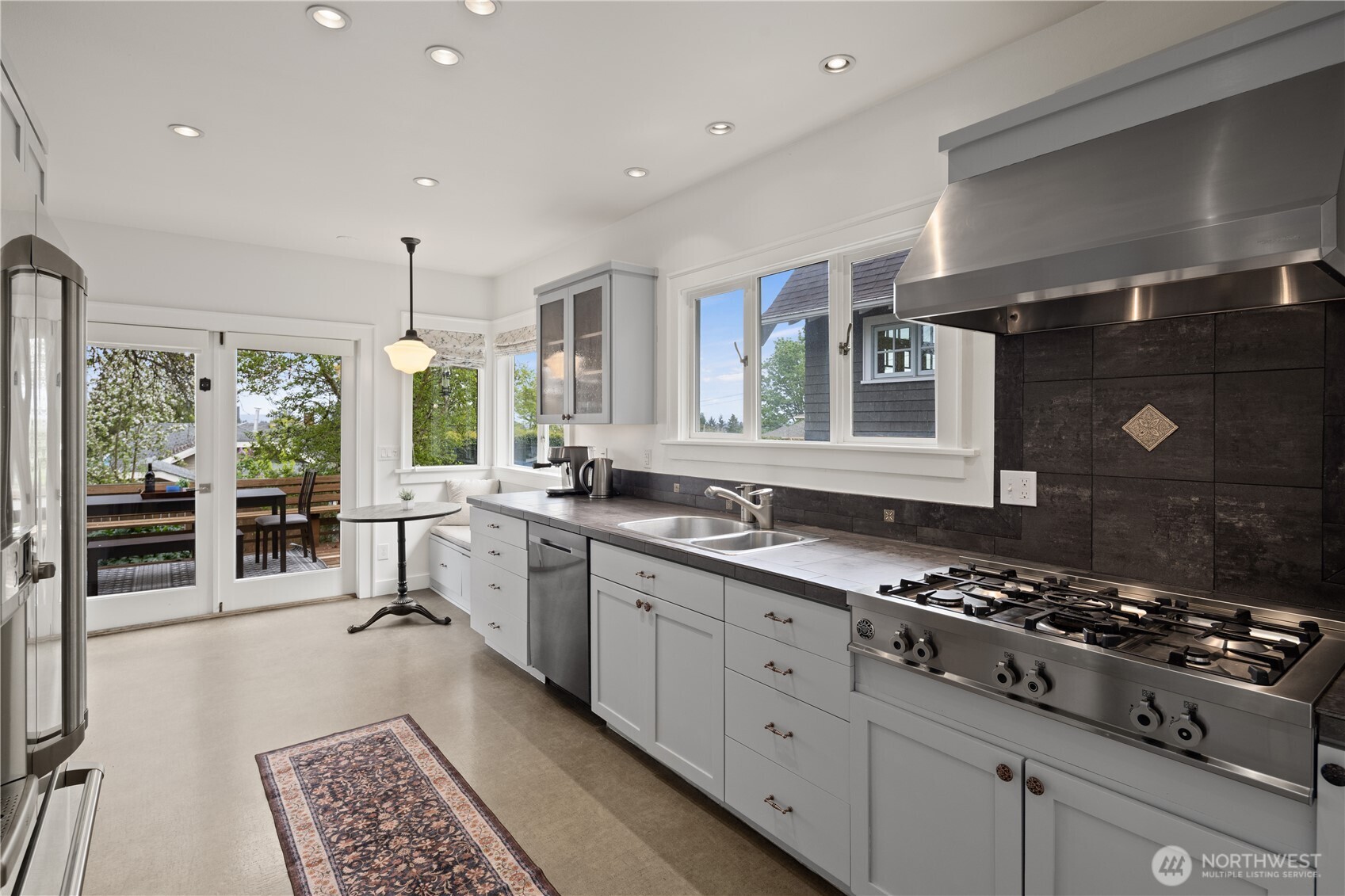 4306 Burke Avenue N, Seattle, WA 98103