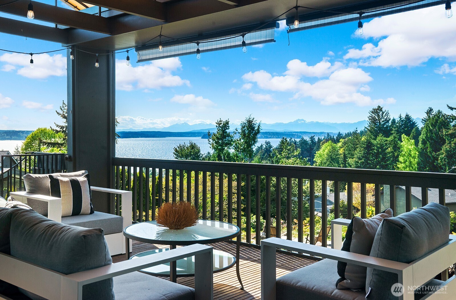 8627 Fauntlee Crest SW, Seattle, WA 98136