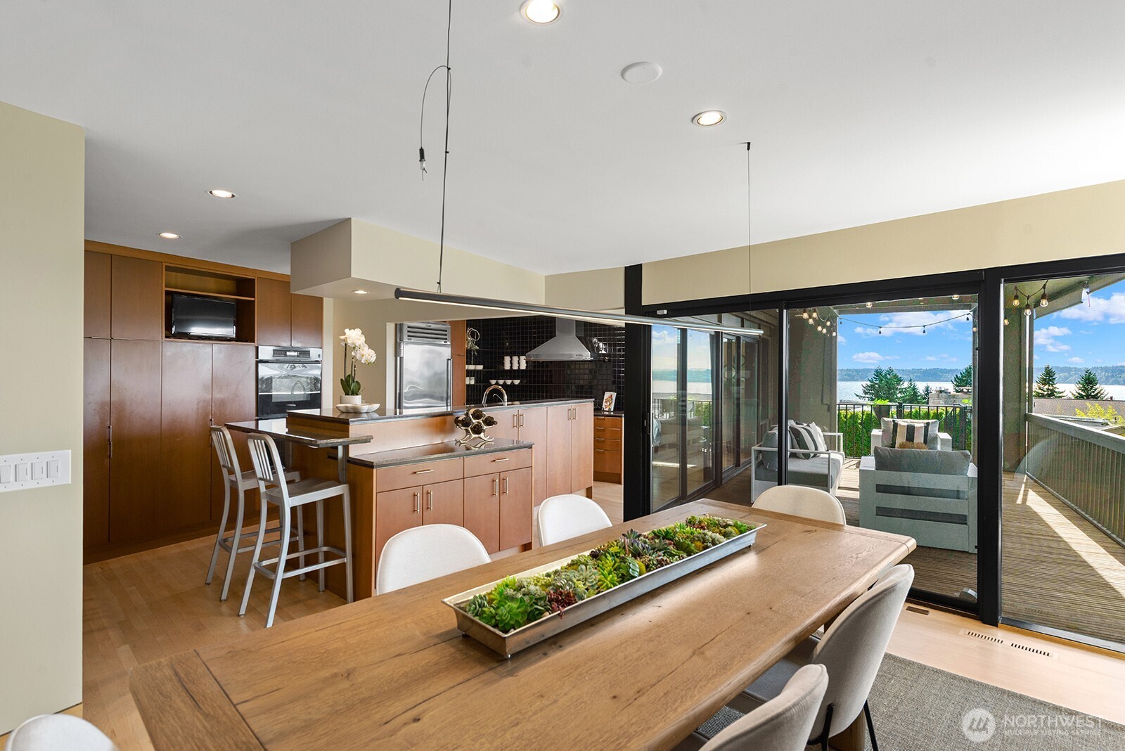 8627 Fauntlee Crest SW, Seattle, WA 98136
