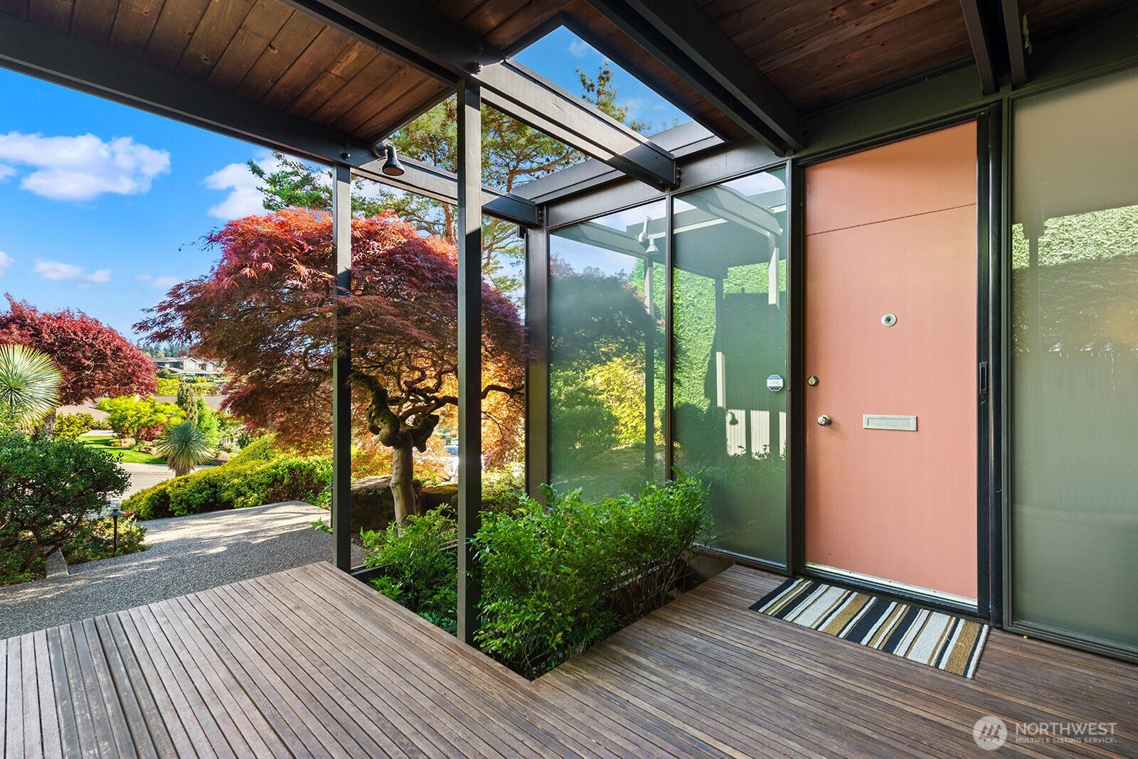8627 Fauntlee Crest SW, Seattle, WA 98136