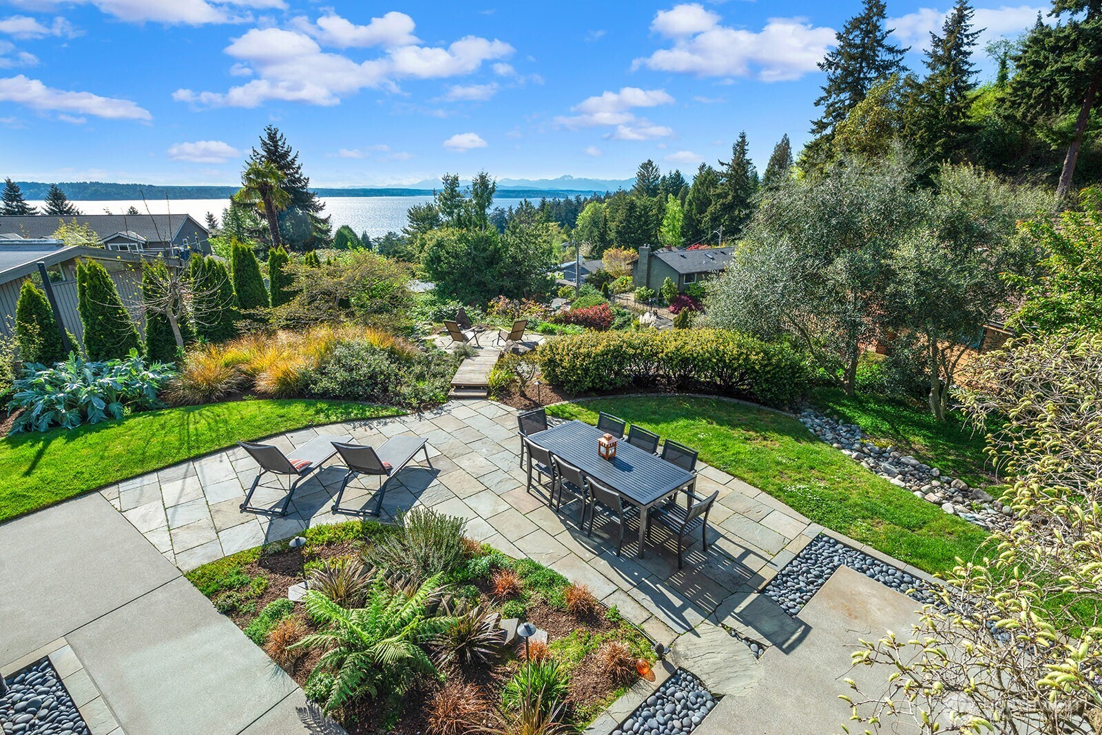 8627 Fauntlee Crest SW, Seattle, WA 98136