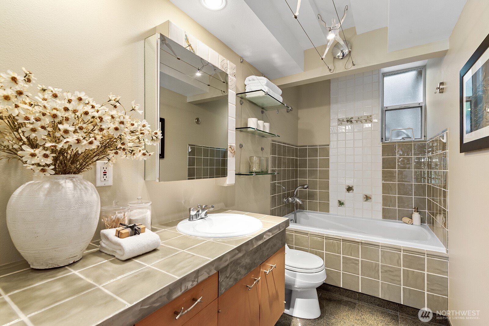 8627 Fauntlee Crest SW, Seattle, WA 98136
