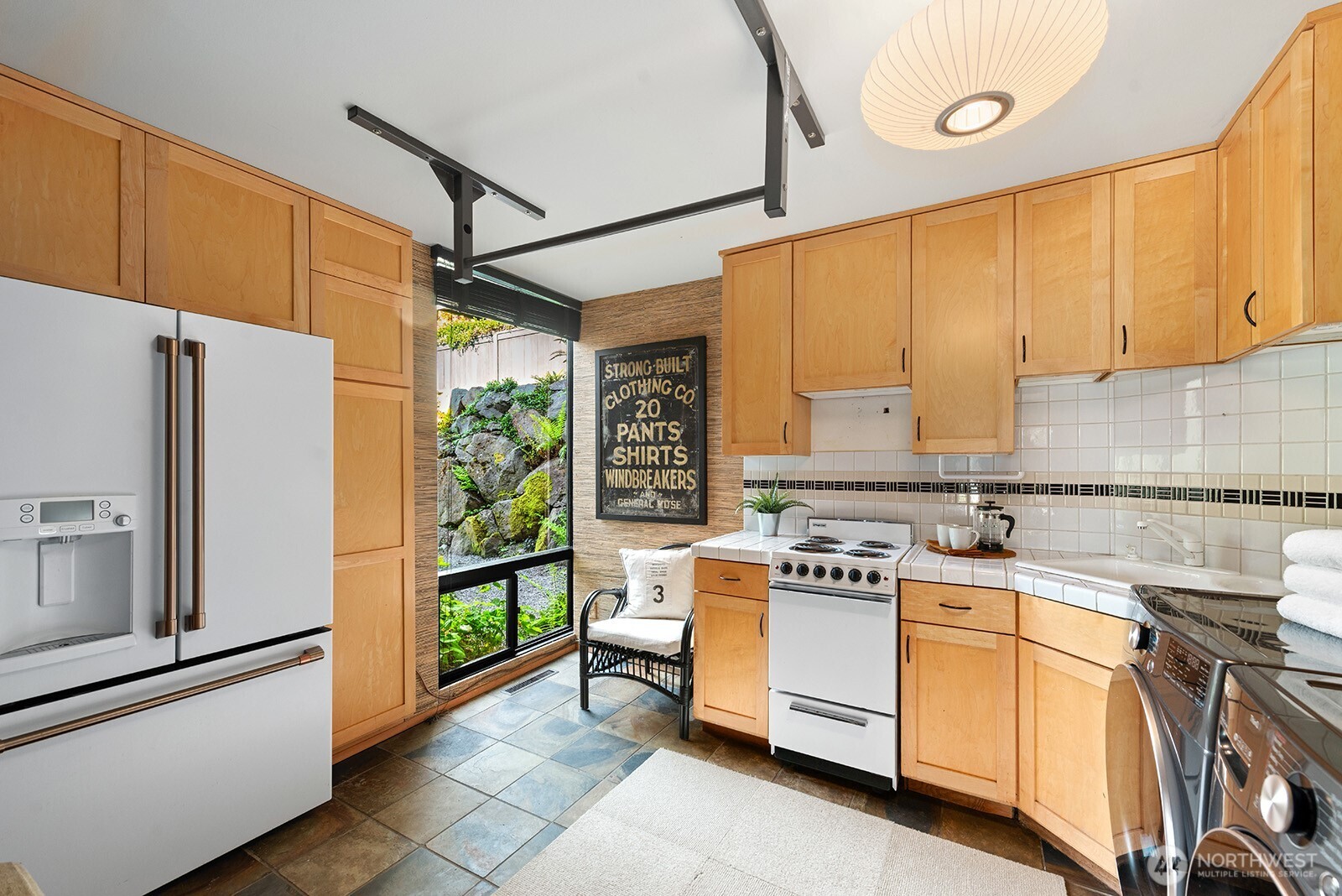 8627 Fauntlee Crest SW, Seattle, WA 98136