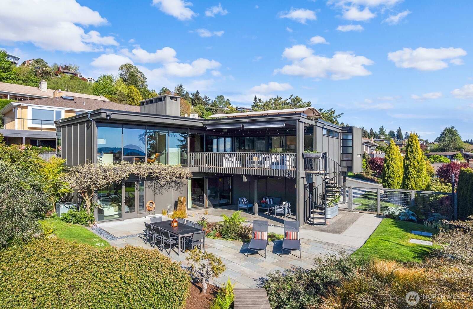 8627 Fauntlee Crest SW, Seattle, WA 98136