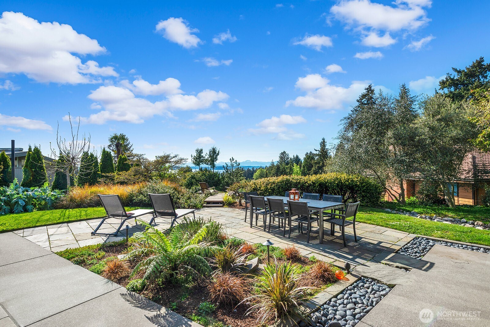 8627 Fauntlee Crest SW, Seattle, WA 98136