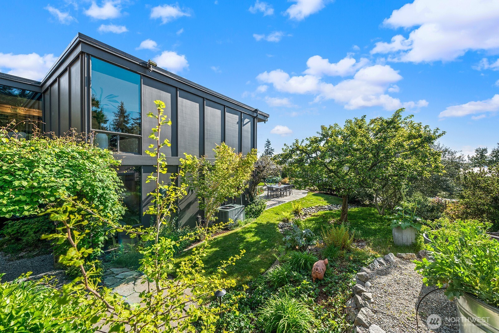 8627 Fauntlee Crest SW, Seattle, WA 98136