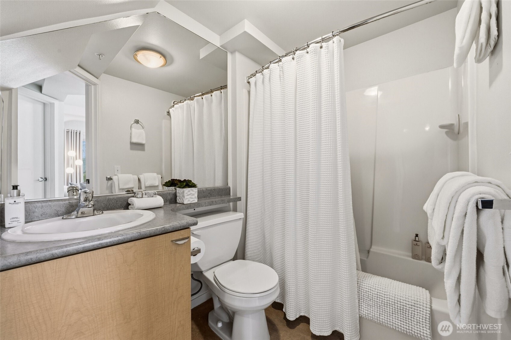 425 Vine Street #708, Seattle, WA 98121